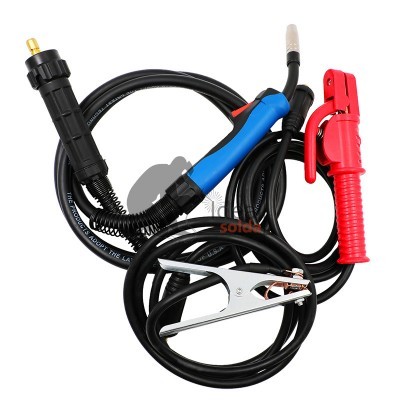 Acessórios para soldadura com cabos pretos e pinças vermelha, metálica e azul