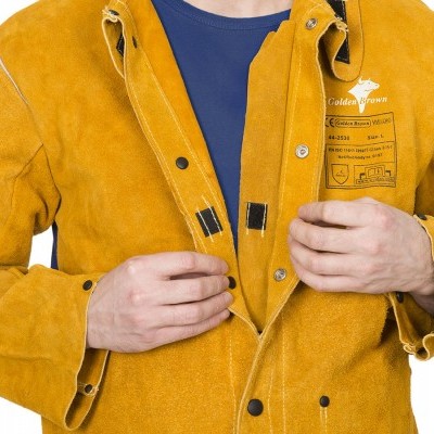 Casaco de proteção amarelo em camurça com etiqueta interior amarela e pessoa vestida