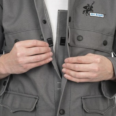 Casaco cinzento com bolsos e etiqueta AXE KNIGHT