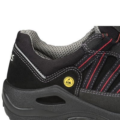 Sapato de segurança preto com detalhes cinzento e vermelho e etiqueta ESD amarela