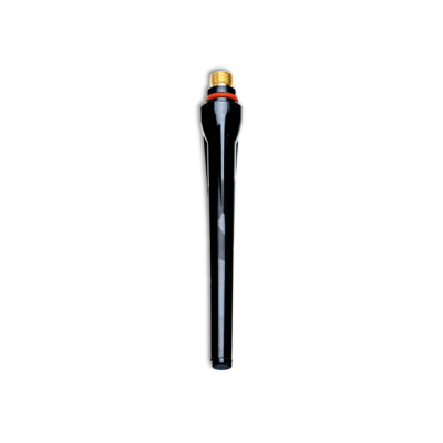 Microfone preto com conector dourado e anel vermelho em fundo branco