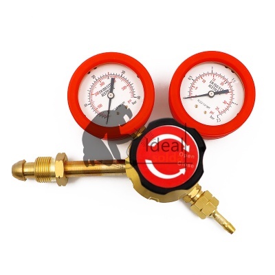 Manómetro de gás com duas escalas e corpo metálico dourado.