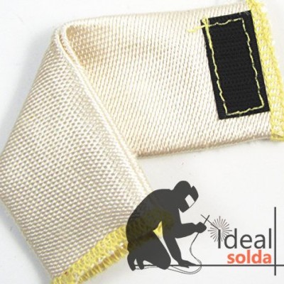 Fita de tecido com costuras amarelas e etiqueta preta, logótipo 'ideal solda' ao lado