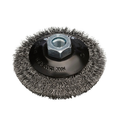 Escova circular de fio de aço com base preta e porca metálica no centro