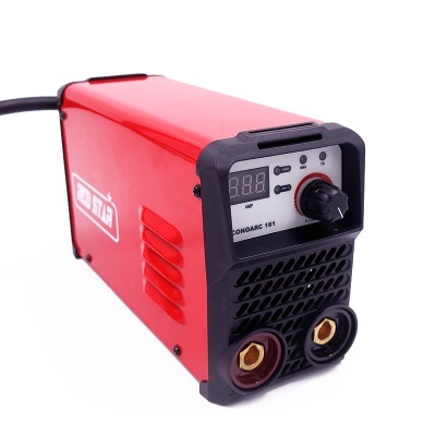 Máquina de soldar portátil vermelha com painel frontal cinza e visor digital
