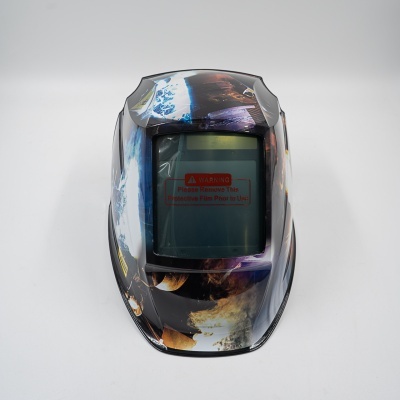 Máscara de soldadura com viseira escura e design colorido