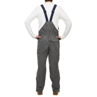 Jardineira cinza escura com alças azuis vista de costas