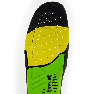 Palmilha para calçado preta, amarela e verde com perfurações e texto CONTROL BAR