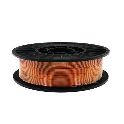 Rolo de arame de cobre em bobina preta sobre fundo branco