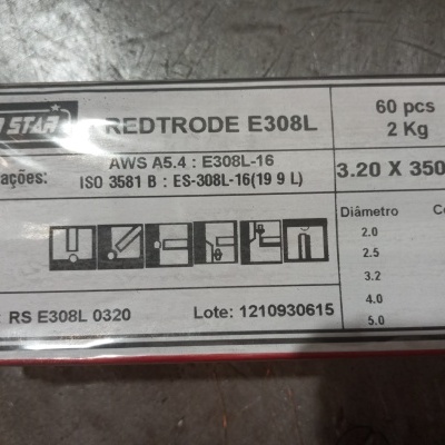 Etiqueta de embalagem de eletrodos de soldadura Red Trode E308L da Red Star com especificações técnicas.