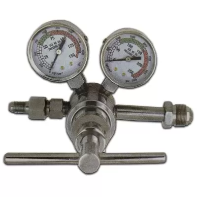 Regulador de pressão com dois manómetros redondos em metal cromado
