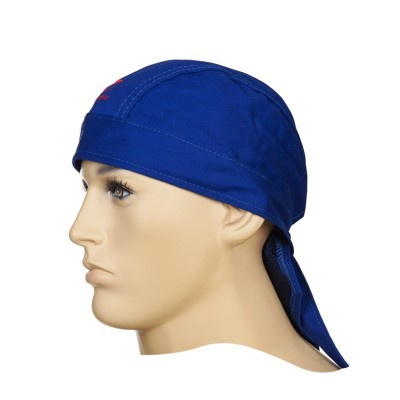 Lenço azul escuro para cabeça com bordado vermelho ajustado a manequim