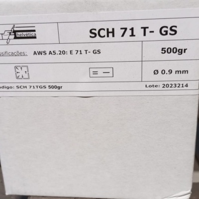 Etiqueta em embalagem de produto branco com texto técnico e logo Helvetica