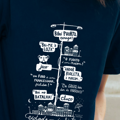 T-shirt azul escura com desenho branco e texto em português sobre a cidade do Porto.