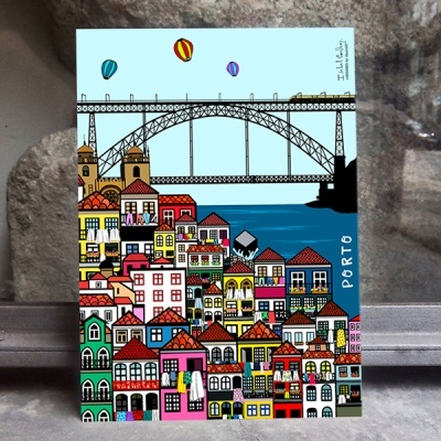 Postal ilustrado da cidade do Porto com edifícios coloridos e ponte no fundo