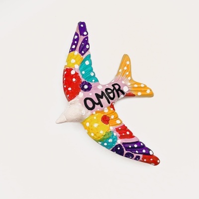 Figurinha de gaivota colorida com a palavra AMOR