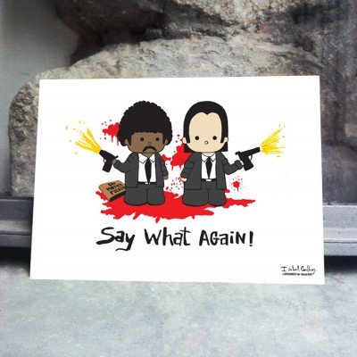 Cartaz ilustrado com personagens a disparar e texto 'Say WHAT AGAIN!'.