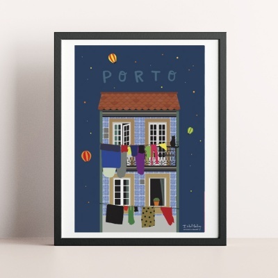 Ilustração de casa portuguesa com azulejos azuis e roupa na varanda