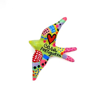 Figurinha colorida de pássaro com texto casa PORTUGUESA