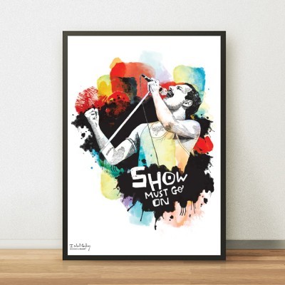 Pôster colorido de cantor com texto 'SHOW MUST GO ON' em moldura preta