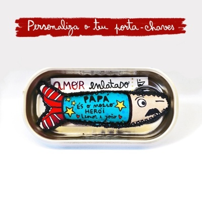 Porta-chaves peixe colorido em lata metálica com texto para pai