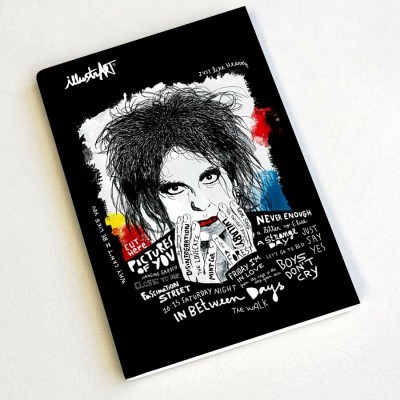 Capa preta de caderno com ilustração de rosto e frases em branco e manchas coloridas.