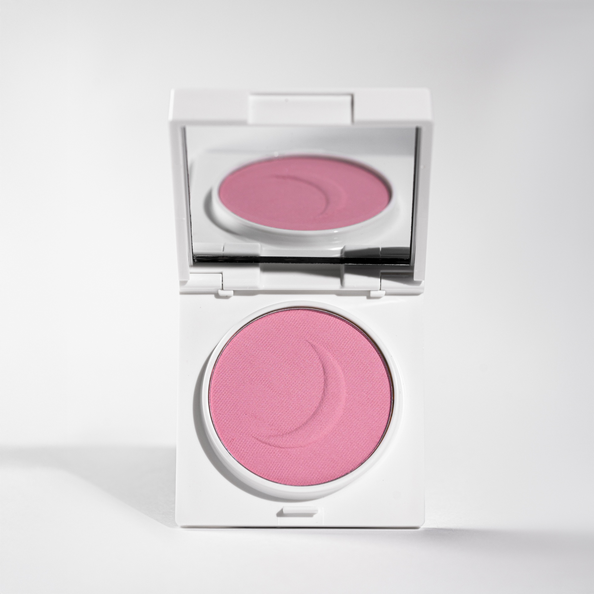 Blush Compacto Lara Beauty Paleta de maquilhagem cor-de-rosa num estojo branco com espelho