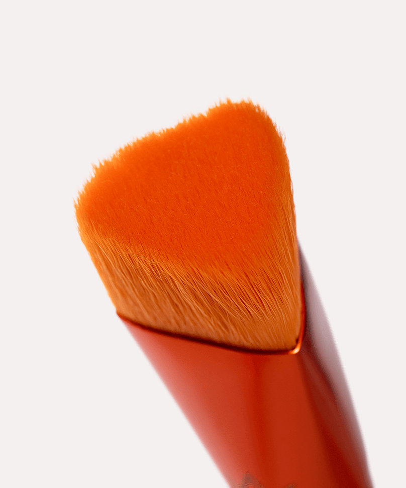 Pincel Triangular Para Base 105 - Mari Maria Makeup Pincel de maquilhagem com cerdas e pega laranja