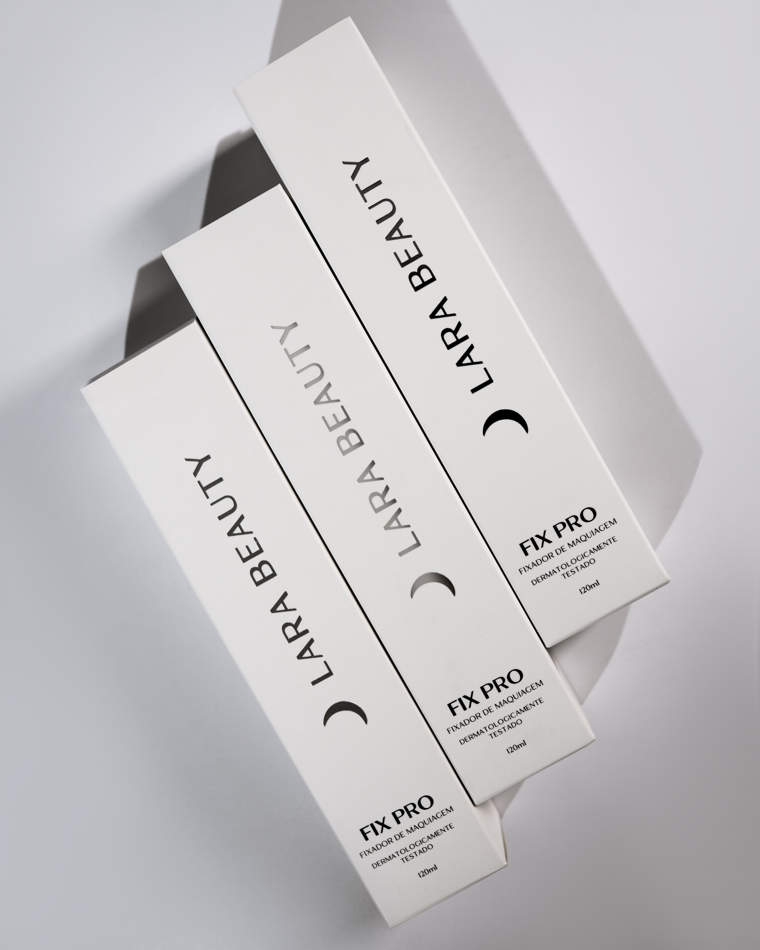 Fix Pro Fixador de Maquilhagem 120ML Lara Beauty Embalagens brancas de fixador de maquiagem LARA BEAUTY fix pro