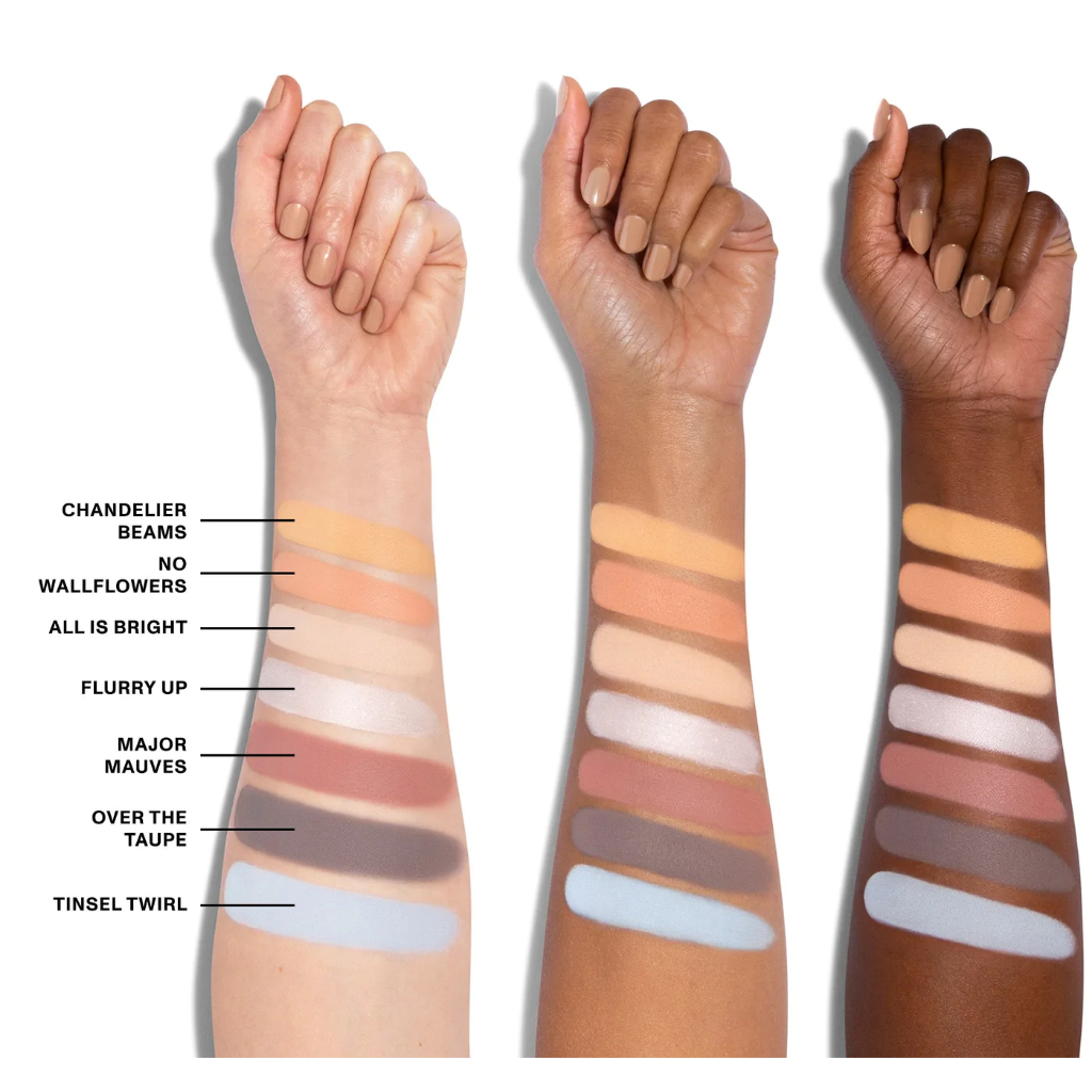 Paleta de Sombras 35XS No Silent Nights Artistry Morphe Amostras de maquilhagem em três braços com diferentes tons de pele