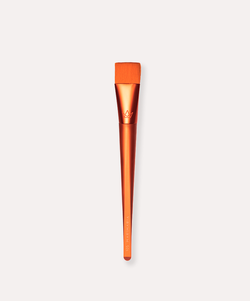 Pincel Triangular Para Base 105 - Mari Maria Makeup Pincel de maquilhagem laranja com cabo metálico e cerdas alaranjadas