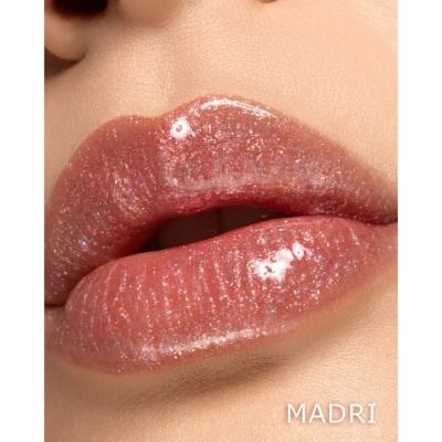 Lábios com gloss labial rosa-rosado brilhante com partículas douradas brilhantes