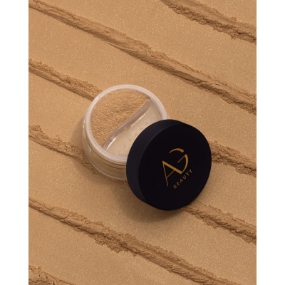 Pó solto de maquilhagem em recipiente com tampa preta AG BEAUTY