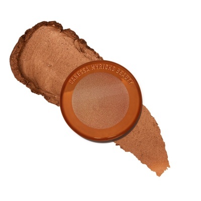 Blush compacto laranja com pó bronze metálico e embalagem redonda
