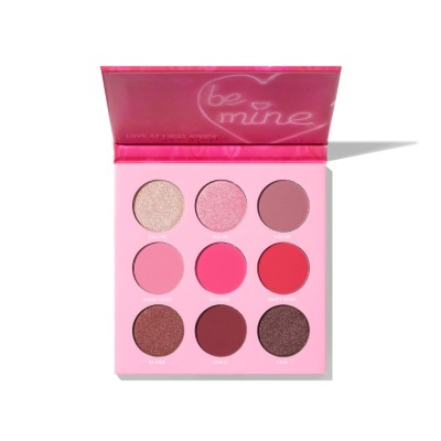 Paleta de sombra de olhos rosa com nove cores e tampa rosa transparente
