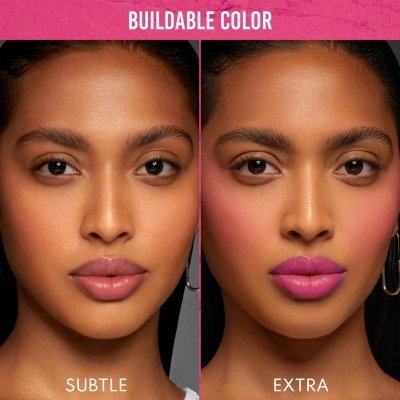 Mulher com maquilhagem subtil e extra mostrando diferença de cor nos lábios e rosto.