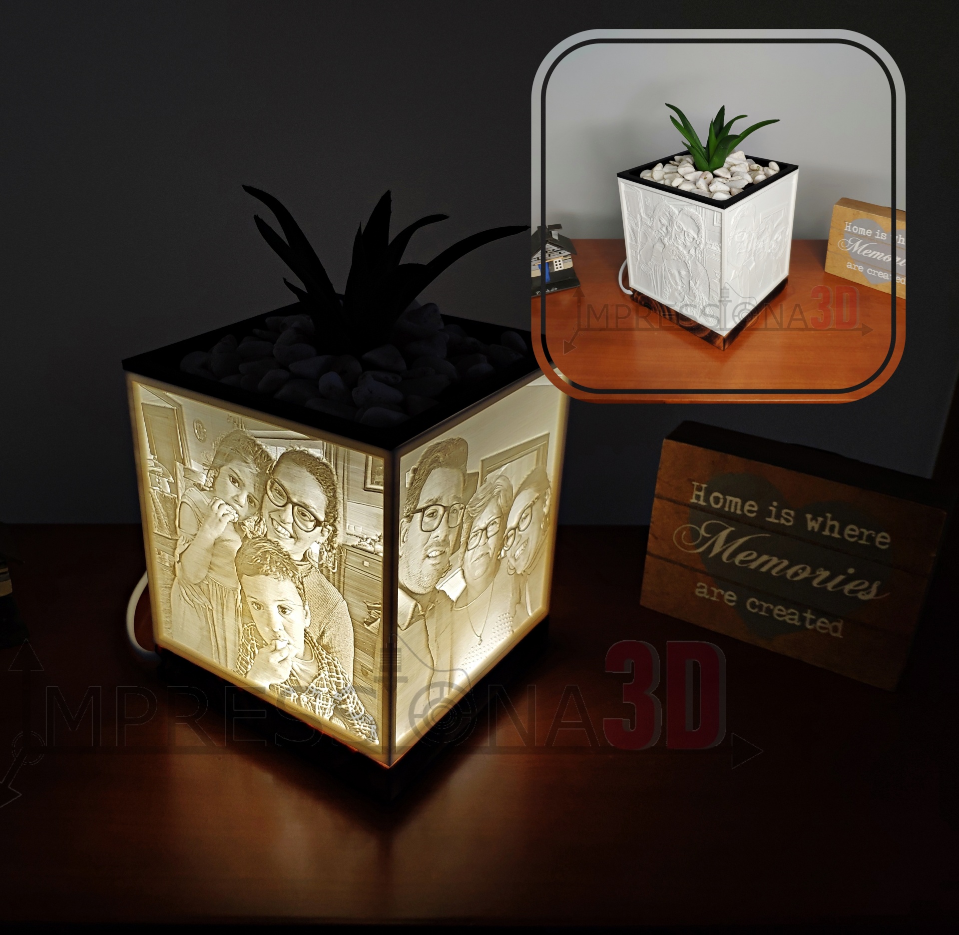 Candeeiro quadrado com fotos gravadas e planta artificial no topo