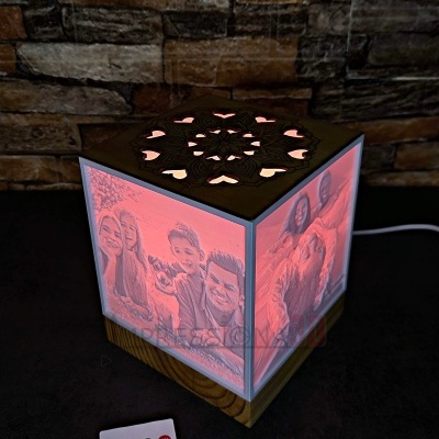 Cubo&#x20;com&#x20;luz&#x20;colorida&#x20;e&#x20;coluna&#x20;Bluetooth