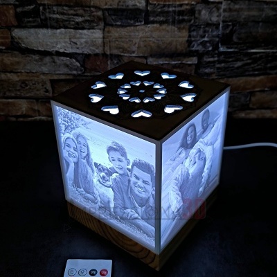 Cubo&#x20;com&#x20;luz&#x20;colorida&#x20;e&#x20;coluna&#x20;Bluetooth
