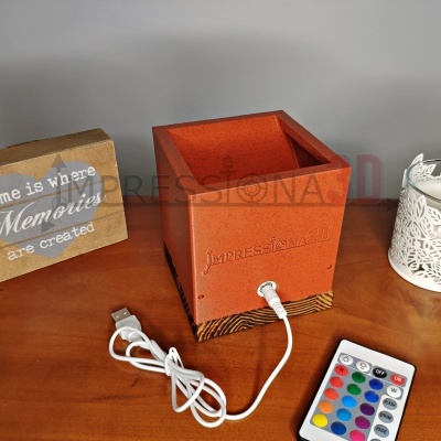 Vaso&#x20;Cubo&#x20;-&#x20;Luz&#x20;Colorida&#x20;&#x2F;&#x20;Comando&#x20;&#x00E0;&#x20;Dist&#x00E2;ncia