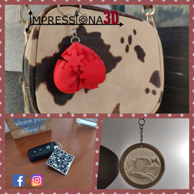 Conjunto de acessórios com mala, pendente vermelho, chave com código QR e ornamento redondo bege