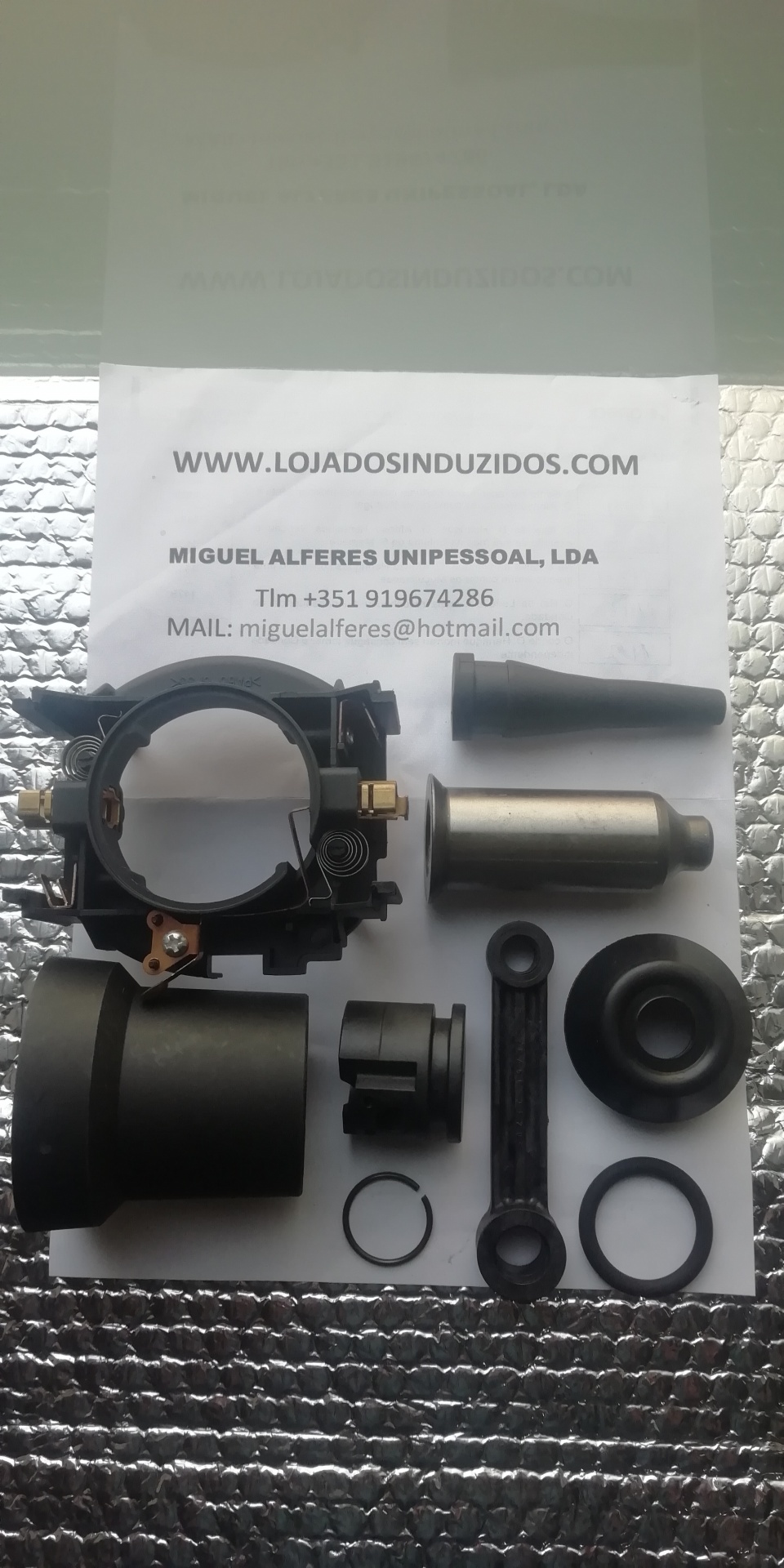 INDUZIDO P/ BOSCH GSH11E Conjunto de peças metálicas e plásticas sobre papel com informações de contacto