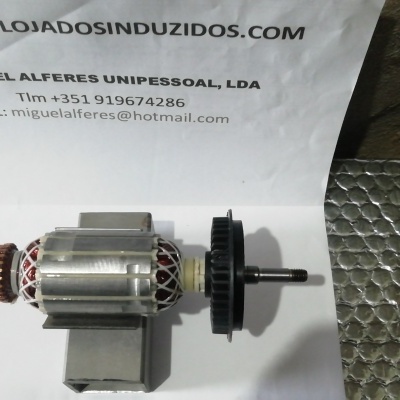 Componente elétrico metálico com engrenagem e bobina em papel com contacto