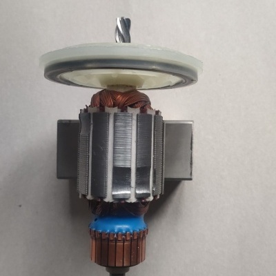 Rotor de motor elétrico com enrolamento de cobre e disco branco