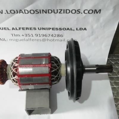 Rotor elétrico com enrolamento de fio e papel com texto de contacto