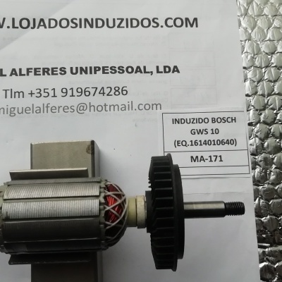 Indutor de motor elétrico com rotor, bobinas de cobre e engrenagem sobre papel com texto e contactos