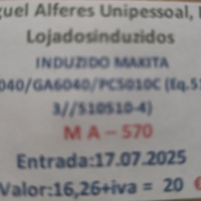 Etiqueta comercial com texto em português e valores em euros.