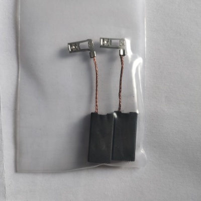 Dois carbões para motor elétrico com fios e terminais numa bolsa plástica