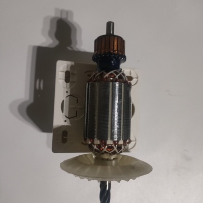 Rotor de motor elétrico com enrolamentos de cobre e disco plástico branco