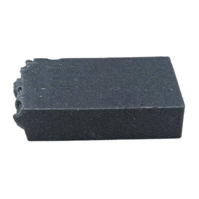 Sabonete preto sólido com borda irregular